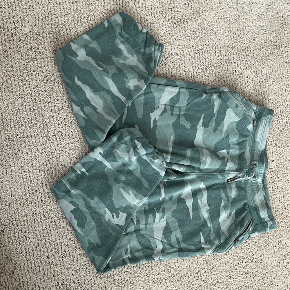 Green camo Athleta sweatpants